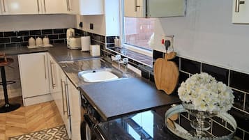 Peti sejuk, ketuhar gelombang mikro, ketuhar, dapur