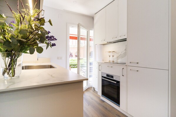 Fridge, microwave, oven, dishwasher