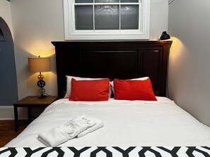 1 bedroom, desk, iron/ironing board, WiFi - Timeless Comfort, Downtown Halifax Living (Halifax)
