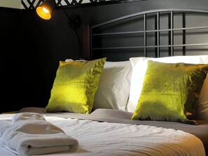 4 bedrooms, desk, iron/ironing board, WiFi