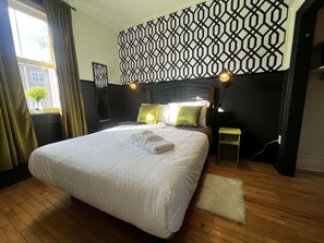 4 bedrooms, desk, iron/ironing board, WiFi