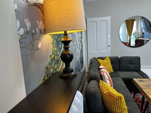 Een televisie en een kantoor