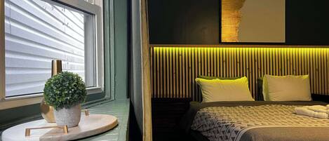 4 bedrooms, desk, iron/ironing board, WiFi