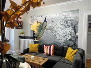 Een televisie en een kantoor