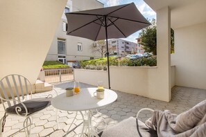 Outdoor dining - Charming Apartment Bako A1 with patio (Rovinj)