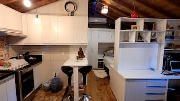 Chalet | Private kitchen | Fridge, microwave, oven, stovetop