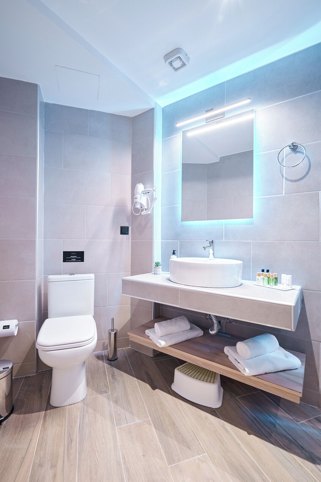 Familien-Suite | Badezimmer | Dusche, Regendusche, Haartrockner, Hausschuhe