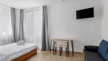 Comfort Studio | 1 bedroom, desk, soundproofing, iron/ironing board