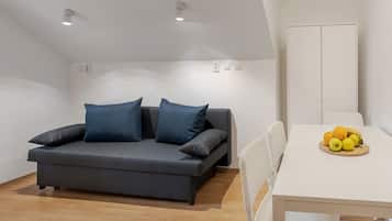 Apartment | Desk, soundproofing, iron/ironing board, free WiFi