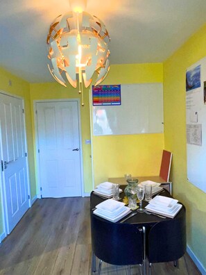 House | 2 bedrooms, iron/ironing board, free WiFi, bed sheets - 2 Bed End Terrace M4 M25 Heathrow Windsor & London (Slough)