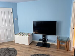 House | Interior - 2 Bed End Terrace M4 M25 Heathrow Windsor & London (Slough)