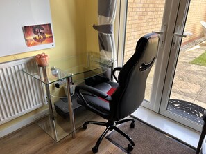 Fitness facility - 2 Bed End Terrace M4 M25 Heathrow Windsor & London (Slough)