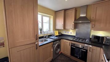 House | Private kitchen | Fridge, microwave, oven, stovetop