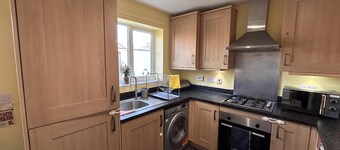 2 Bed End Terrace M4 M25 Heathrow Windsor & London