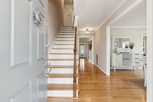 Updated 4 BD, private pool, screened porch, walk to beach, waterway view!