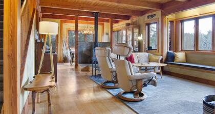 Newly Listed! Cabin-style home. (TFH)