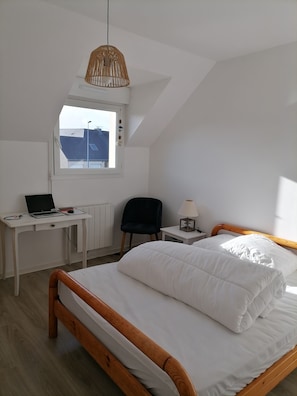 2 bedrooms, desk, iron/ironing board, travel cot - Maison à la Mer, "Le Petit Léjon", Idéale Familles ou Amis (Plérin)