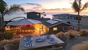 Outdoor dining - Serene Ocean View Retreat: A Coastal Paradise Awaits (Cardiff)