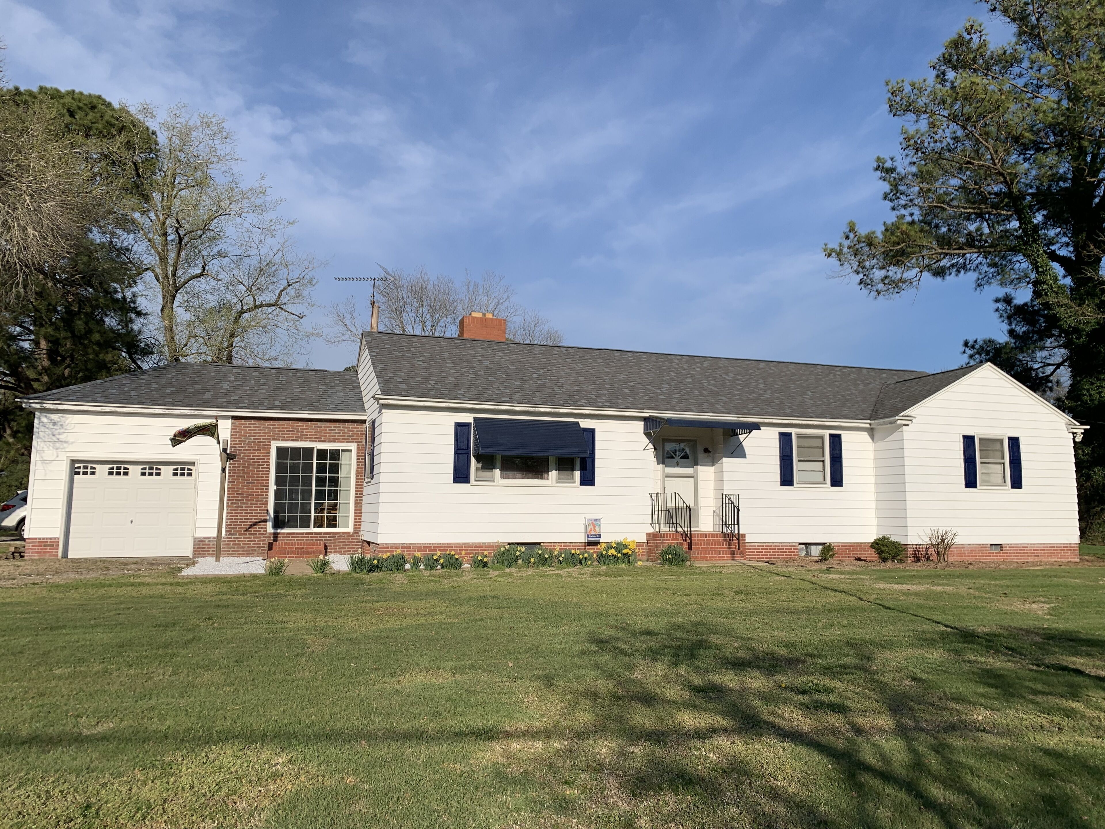 Charming 3-bedroom house with game room in Historic Onancock. Pet friendly 
