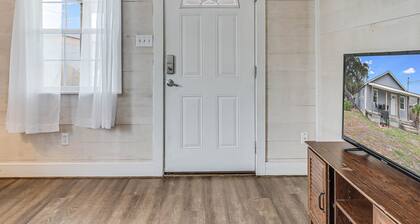 Flirty Flamingo! Close to Rockport Beach, Restaurants and Shops