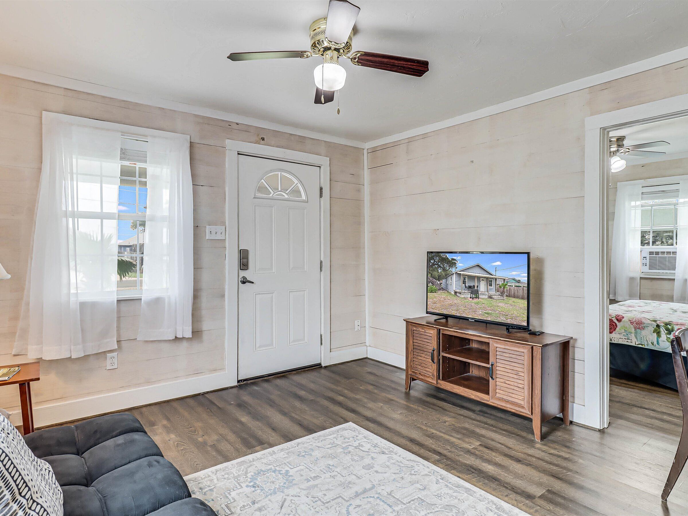 2 室のベッドルーム、アイロン / アイロン台、WiFi、ベッドシーツ