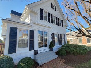 Exterior - Stroll To Lighthouse Beach or Chatham's Charming Downtown (Chatham)