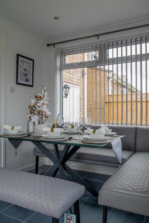 Dining - Riverside Retreat - Luxurious 4 Bedroom House (Stockton-on-Tees)