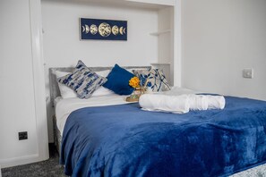 House | 4 bedrooms, free WiFi, bed sheets - Riverside Retreat - Luxurious 4 Bedroom House (Stockton-on-Tees)