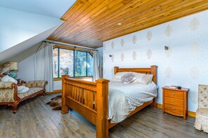 4 bedrooms, iron/ironing board, travel crib, WiFi