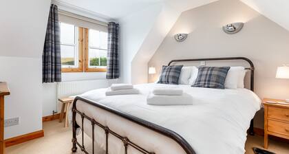 The Neuk | 4 miles to St Andrews