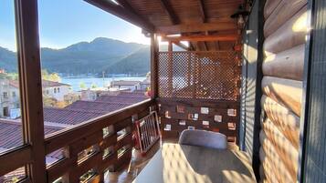 Alloggio familiare su due livelli, 2 camere da letto, vista spiaggia | Terrazza/patio