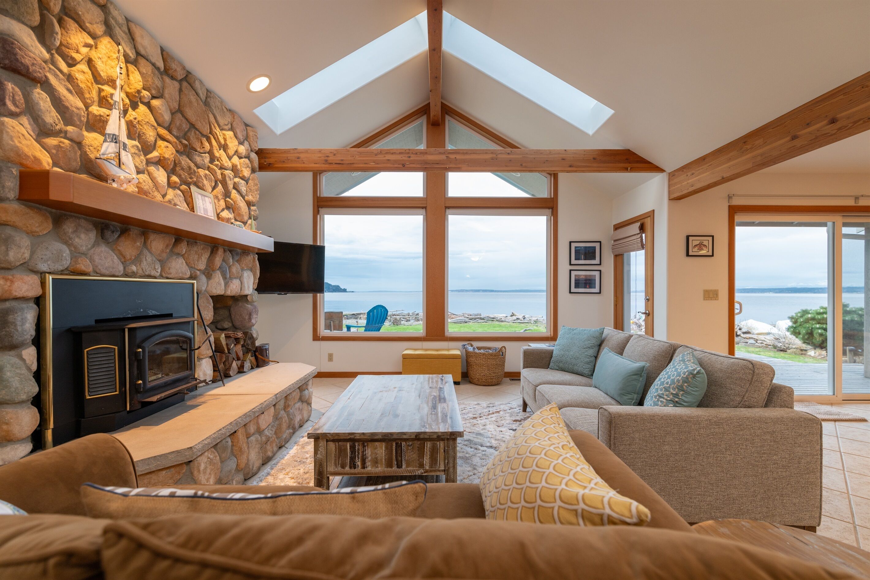 Beach Cove: 3 Bdrm, 2 Bath with Beach Access