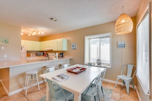 Dining - Panama City Beach House: Walk to Beach & Boat Ramp (Panama City Beach)