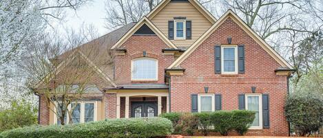 House (5 Bedrooms) | Front of property