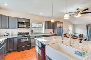 House (4 Bedrooms) | Interior