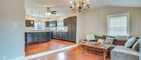 House (4 Bedrooms) | Interior