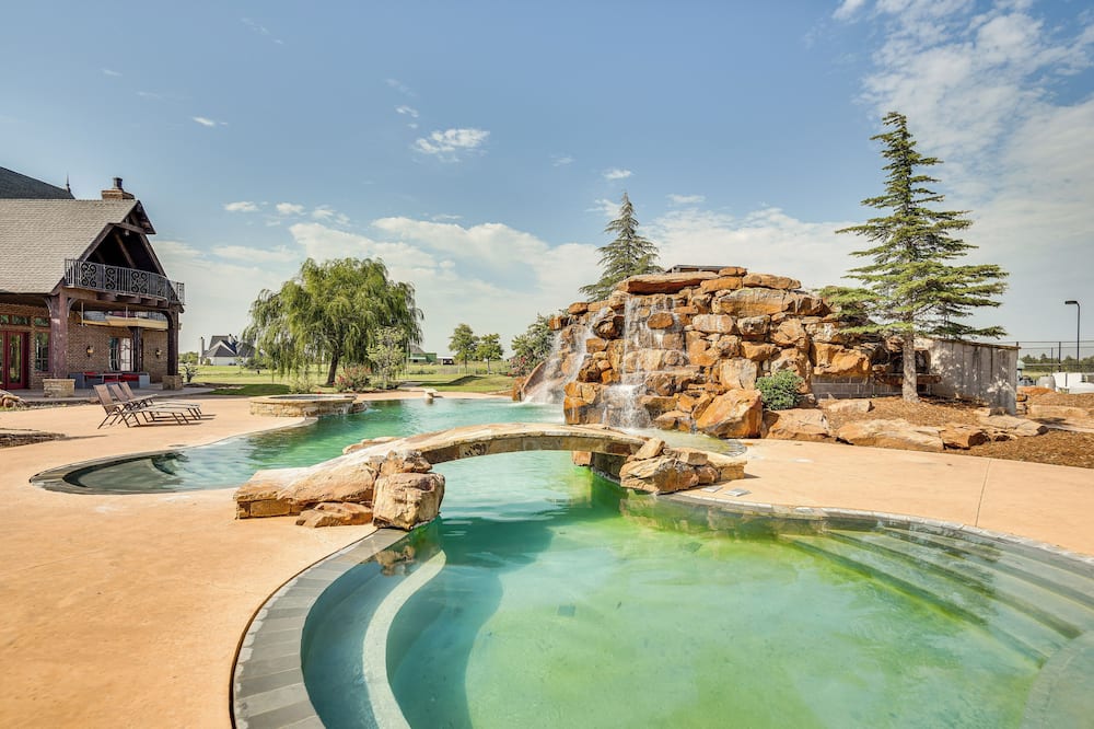 Spacious Edmond Vacation Rental w/ Shared Pool! - Cashion, OK