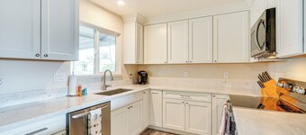 Sun Valley Home w/ Screened Porch & Gas Grill!