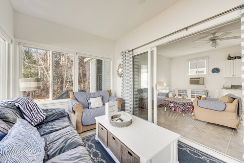 Cozy Wells Cottage w/ Pool Access: 1 Mi to Beach!