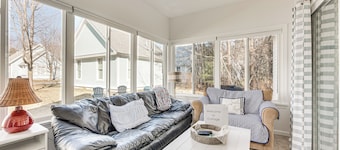 Cozy Wells Cottage w/ Pool Access: 1 Mi to Beach!