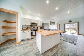 Apartment (2 Bedrooms) | Interior - Balcony+ Golf Course View: Quiet Erie Getaway (Erie)