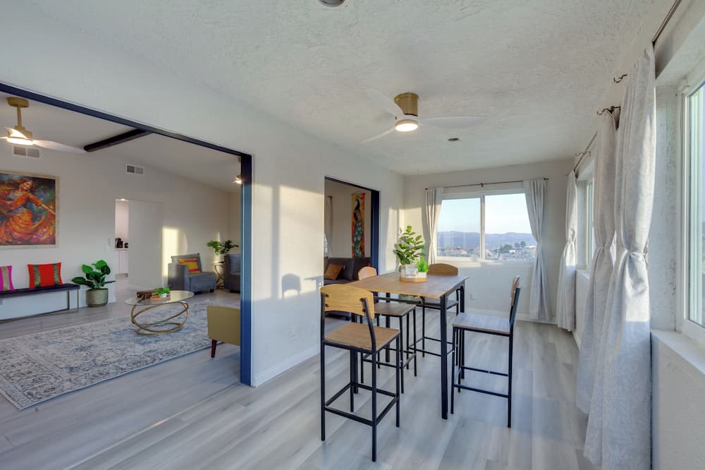 'the Maharaja Retreat' w/ Hot Tub & EV Charger! - Rimrock, CA