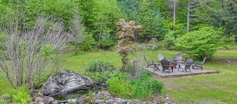 Cozy Lake Luzerne Home - 1 Mi to Wayside Beach!
