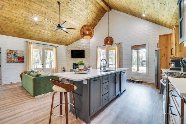 House (3 Bedrooms) | Interior