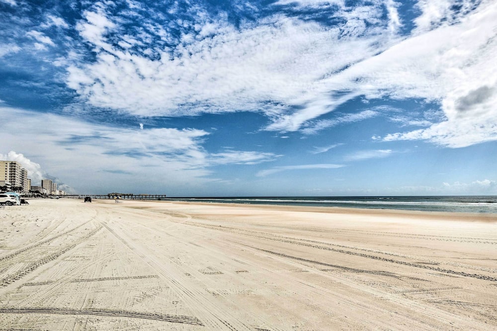 Daytona Condo w/ Community Pool, Walk to Beach! - Ponce Inlet, FL