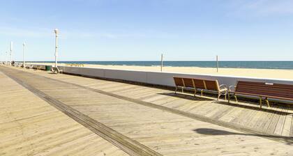 Ocean City Beach Condo: Steps to Boardwalk!