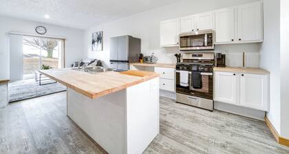 4 Mi to Lake Erie: Condo in Golf Community