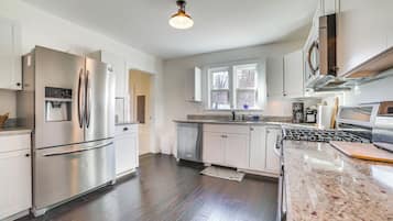 House (4 Bedrooms) | Interior