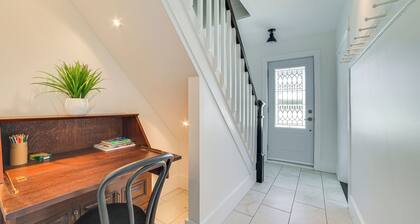 Suttons Bay Home In Town - 2 Blocks to Beach!
