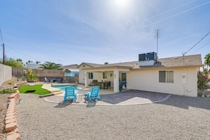 Interior - Game Room + Fire Pit : Lake Havasu Retreat! (Lake Havasu City)